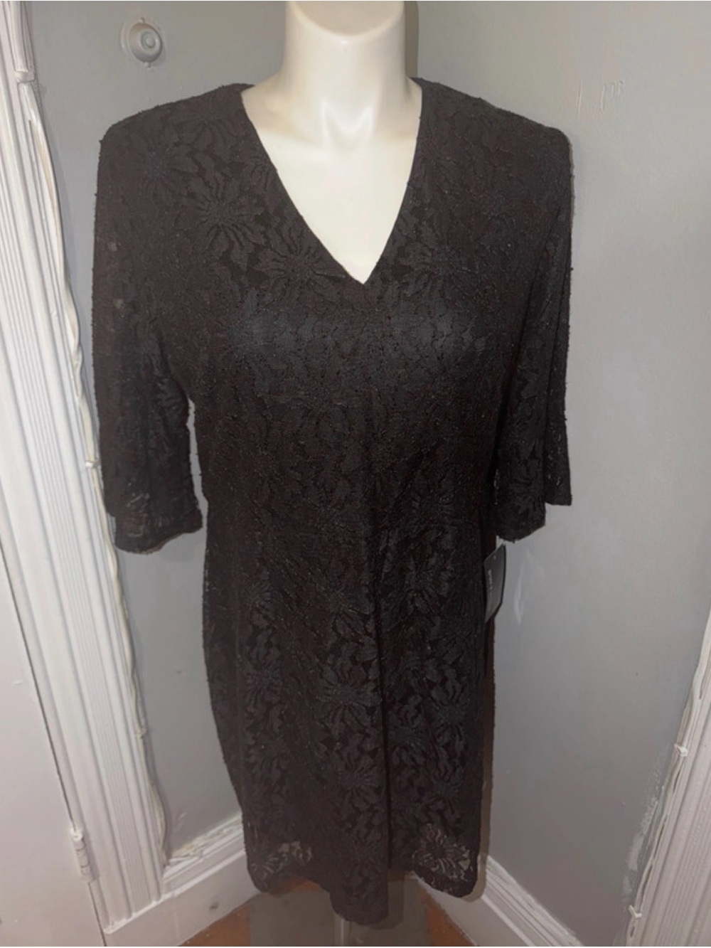 Elegant Black Floral Lace V-Neck Midi Dress